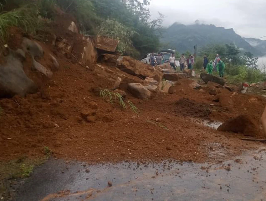 Mưa lũ gây thiệt hại tại nhiều địa phương trong tỉnh ảnh 11