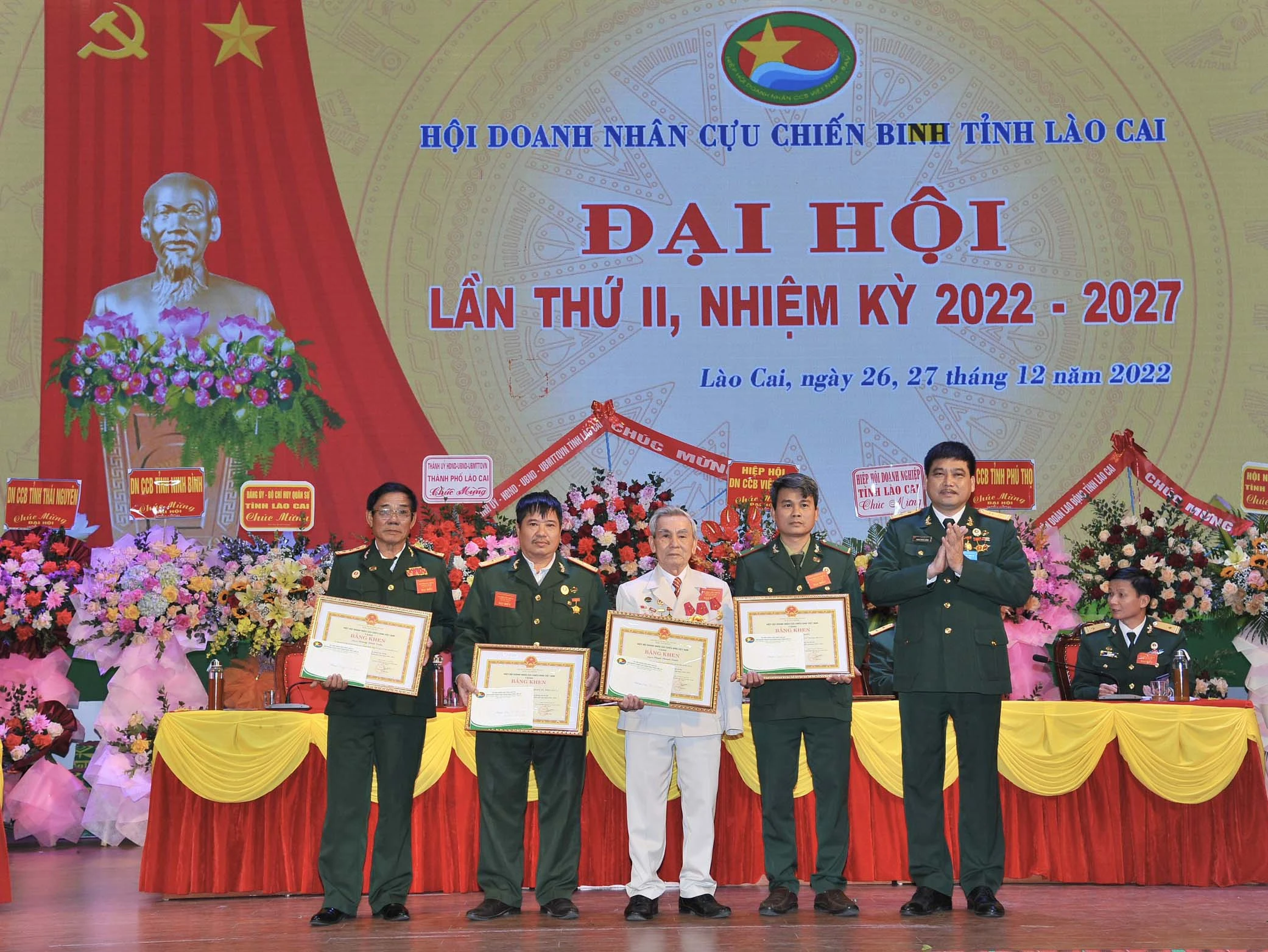 Hiệp hội Doanh nhân Cựu chiến binh Việt Nam khen thưởng các tập thể, cá nhân có thành tích xuất sắc trong các phong trào thi đua và xây dựng tổ chức hội vững mạnh.