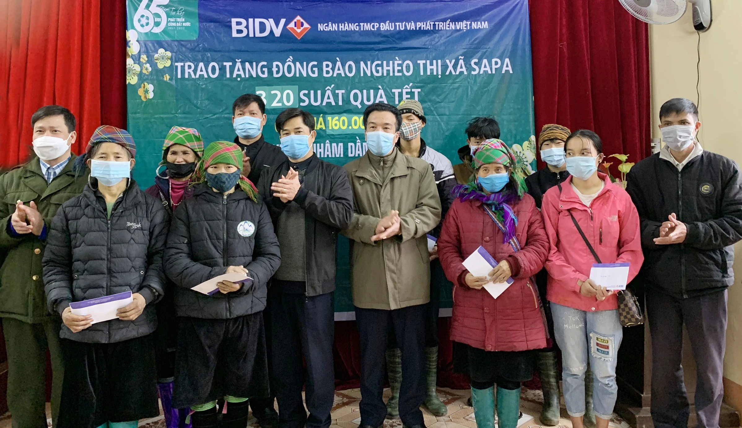 BIDV Chi nhánh Sa Pa tặng 340 suất quà Tết cho hộ nghèo, gia đình chính sách ảnh 1