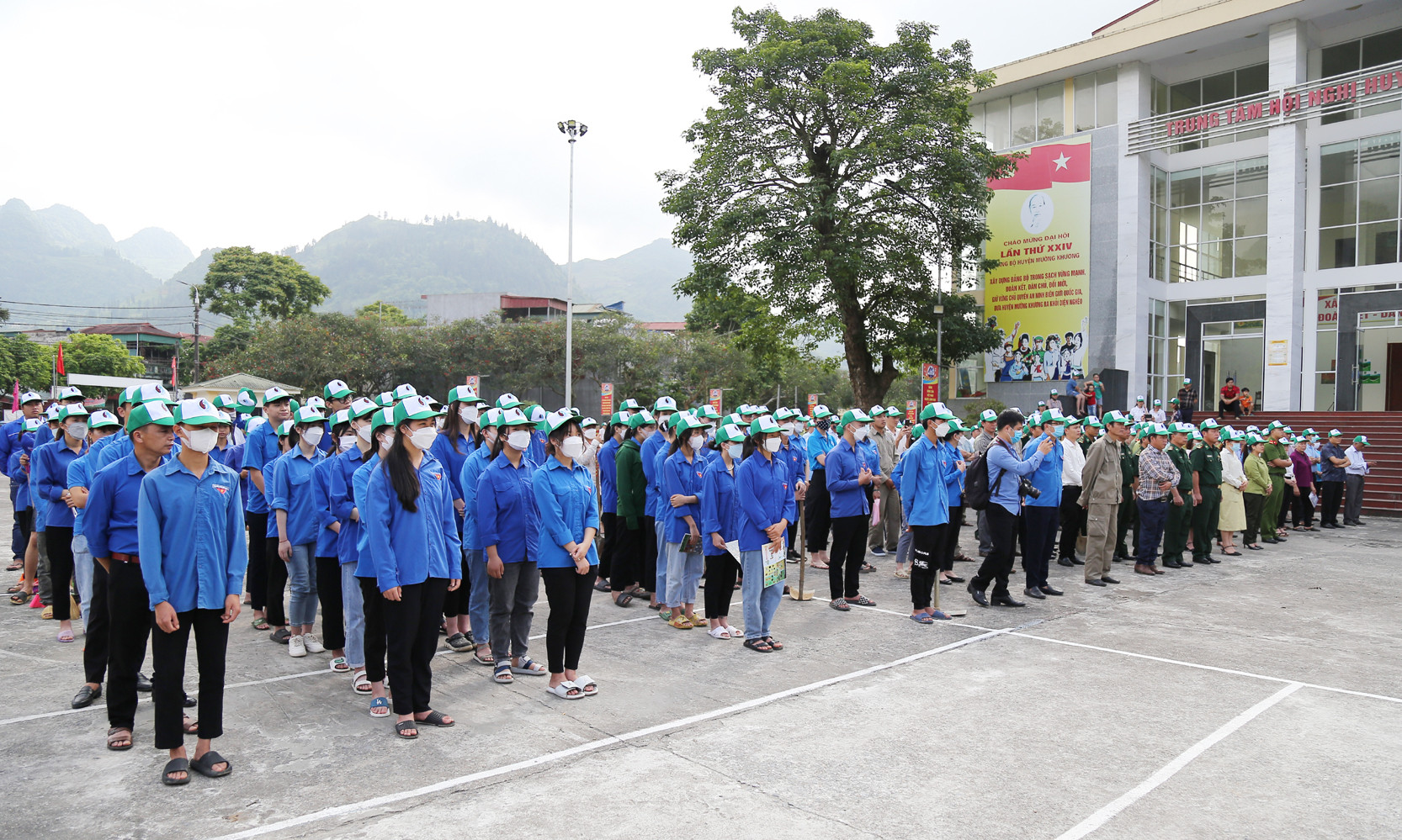Đoàn viên, thanh niên và người dân huyện Mường Khương dự Lễ phát động. Đoàn viên, thanh niên và người dân huyện Mường Khương dự Lễ phát động.