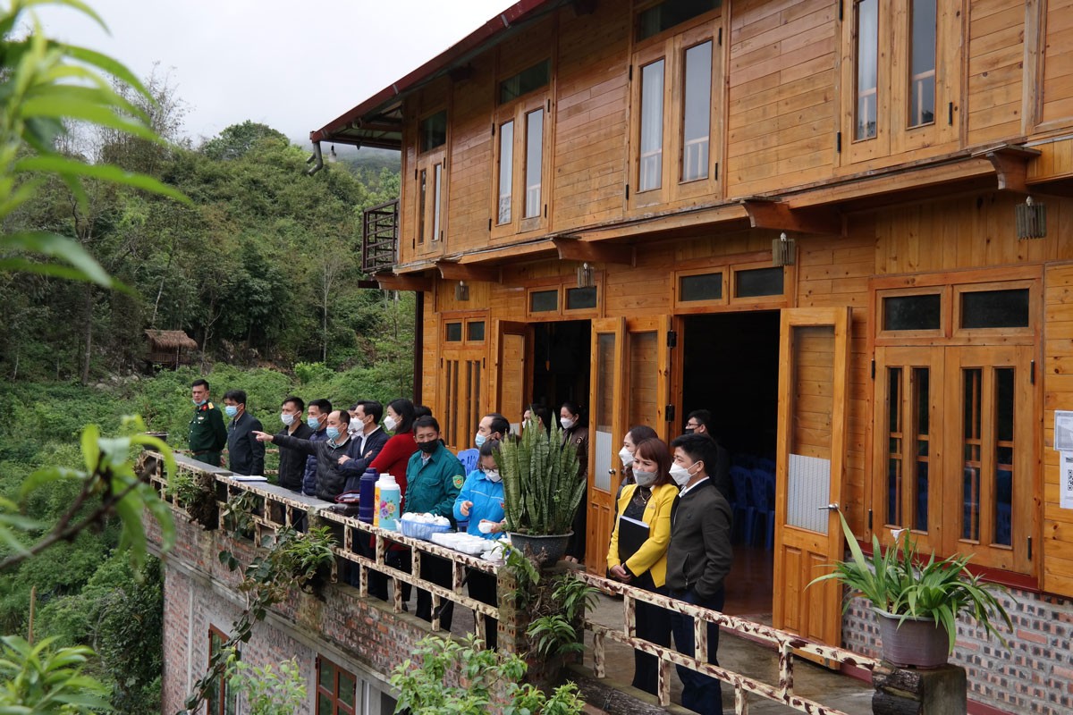 Nhiều khách du lịch đến Tà Chải trải nghiệm, khám phá.