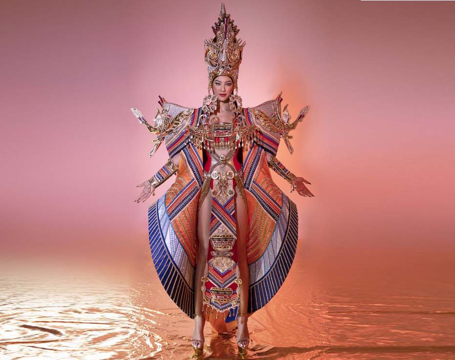 Trang phục dân tộc “Hùng ca biển cả” của Kim Duyên tại Hoa hậu Siêu quốc gia 2022. Trang phục dân tộc “Hùng ca biển cả” của Kim Duyên tại Hoa hậu Siêu quốc gia 2022.