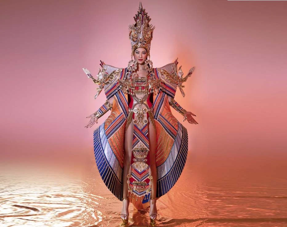 Trang phục dân tộc “Hùng ca biển cả” của Kim Duyên tại Hoa hậu Siêu quốc gia 2022.