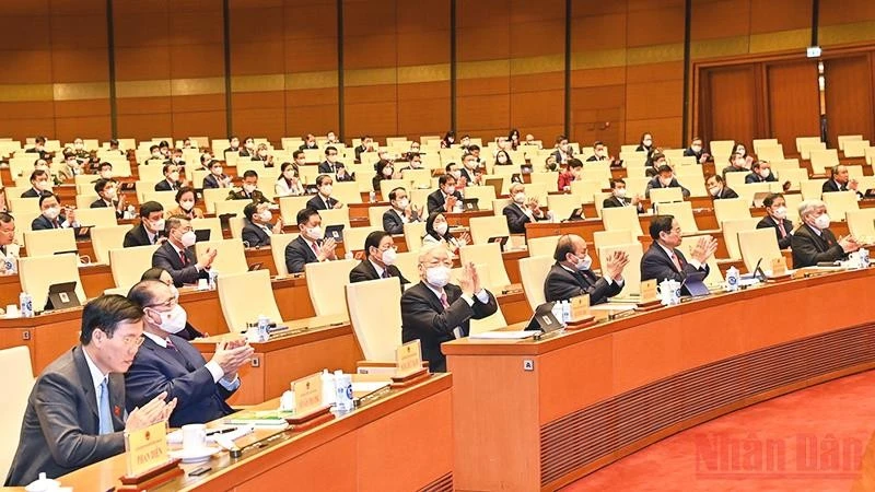 Các đồng chí lãnh đạo, nguyên lãnh đạo Đảng, Nhà nước, Mặt trận Tổ quốc Việt Nam và các đại biểu dự phiên bế mạc Kỳ họp bất thường lần thứ nhất, Quốc hội khóa XV tại Nhà Quốc hội.