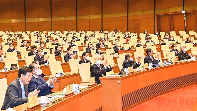 Các đồng chí lãnh đạo, nguyên lãnh đạo Đảng, Nhà nước, Mặt trận Tổ quốc Việt Nam và các đại biểu dự phiên bế mạc Kỳ họp bất thường lần thứ nhất, Quốc hội khóa XV tại Nhà Quốc hội.