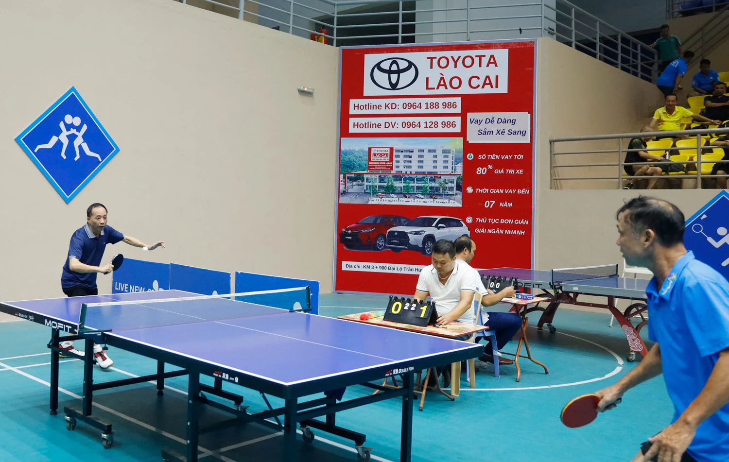 Những trận đấu đầu tiên tại giải.