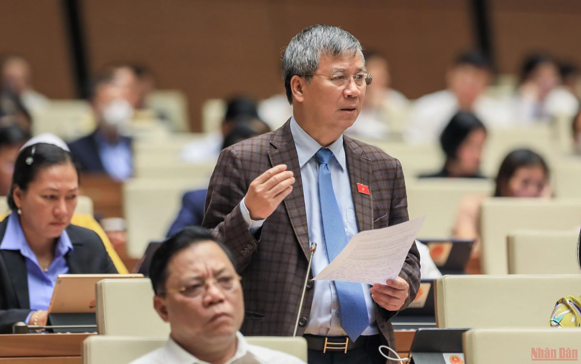 Đại biểu Nguyễn Anh Trí (Hà Nội) phát biểu thảo luận tại hội trường.