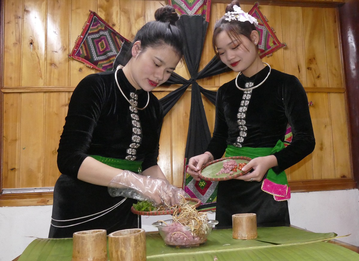 Hấp dẫn mâm cơm ngày Tết của người Thái ảnh 2