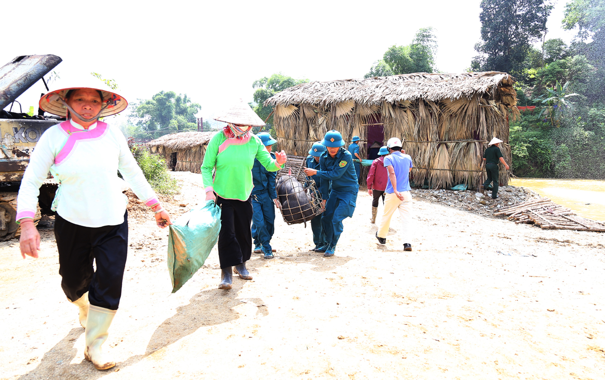 Thành phố Lào Cai, huyện Bảo Thắng: Diễn tập ứng phó bão, lũ và tìm kiếm cứu nạn ảnh 3 Thành phố Lào Cai, huyện Bảo Thắng: Diễn tập ứng phó bão, lũ và tìm kiếm cứu nạn ảnh 3