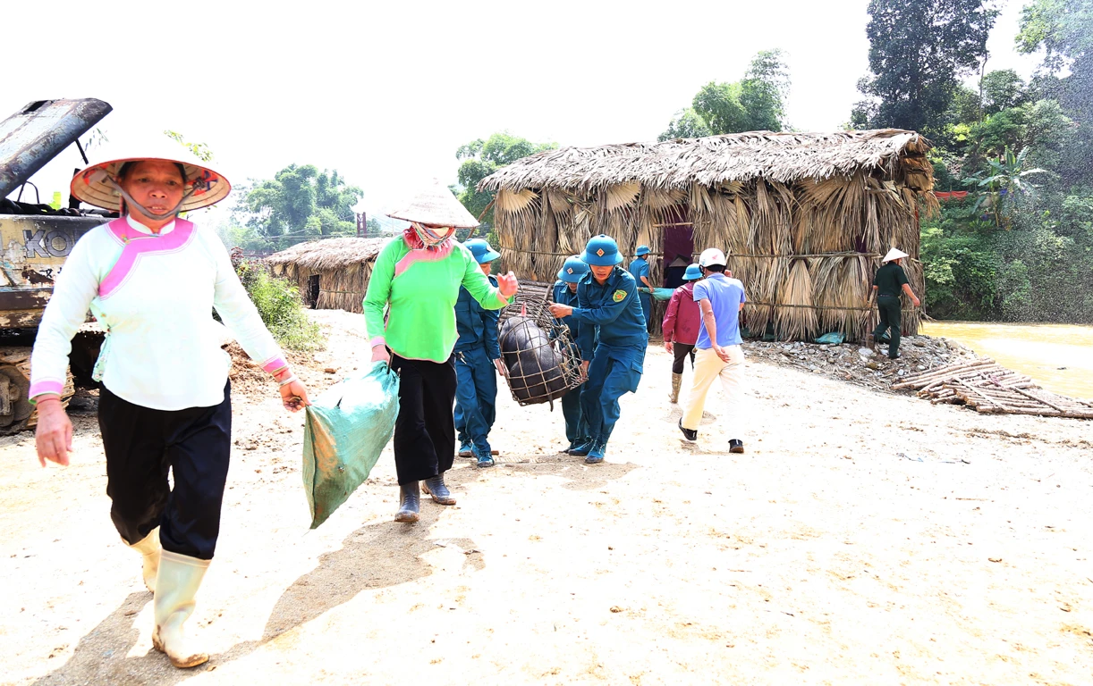 Thành phố Lào Cai, huyện Bảo Thắng: Diễn tập ứng phó bão, lũ và tìm kiếm cứu nạn ảnh 3 Thành phố Lào Cai, huyện Bảo Thắng: Diễn tập ứng phó bão, lũ và tìm kiếm cứu nạn ảnh 3