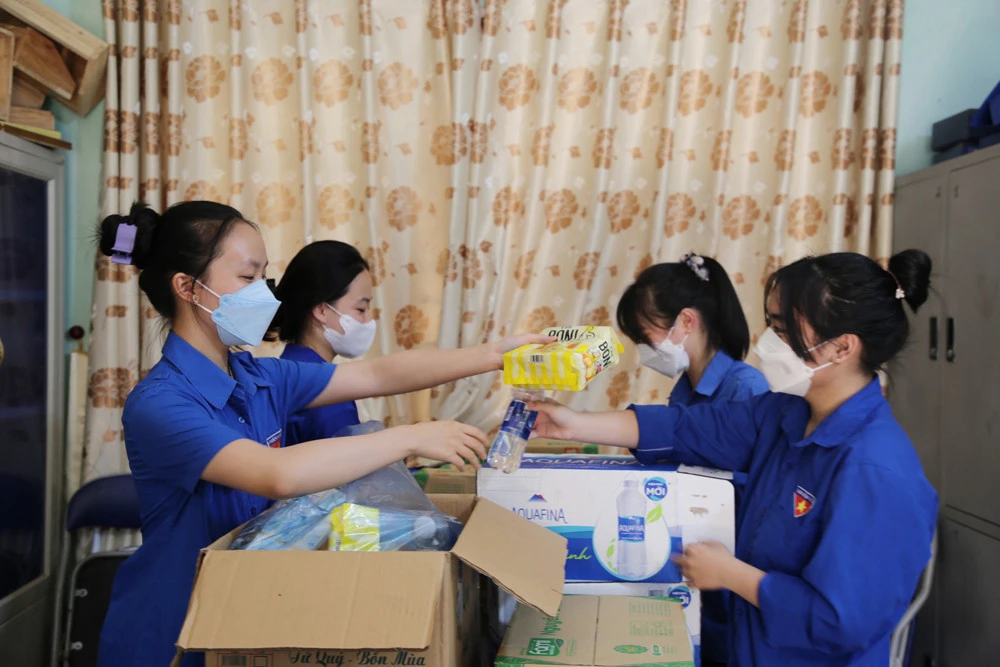 Thanh niên tình nguyện tiếp sức mùa thi ảnh 5