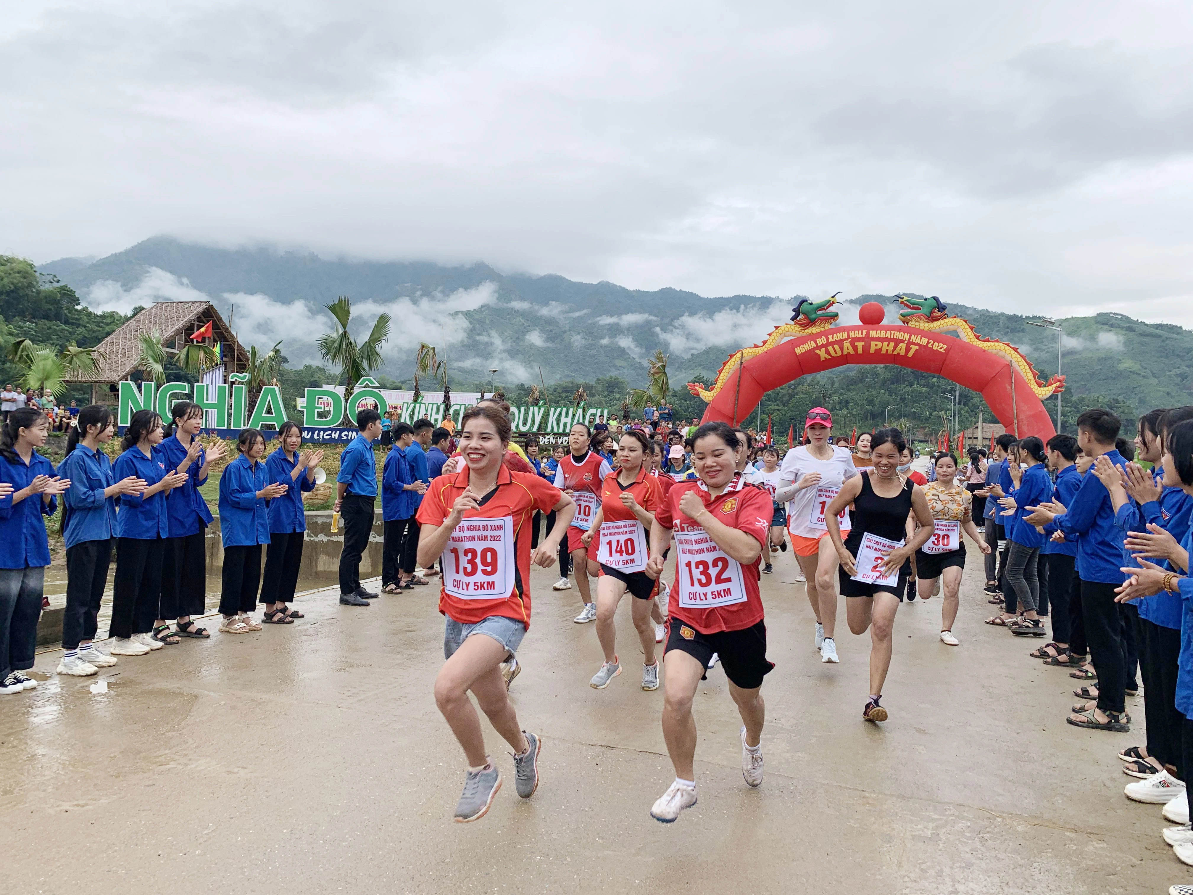 Xuất phát nội dung nữ cự ly 5 km.