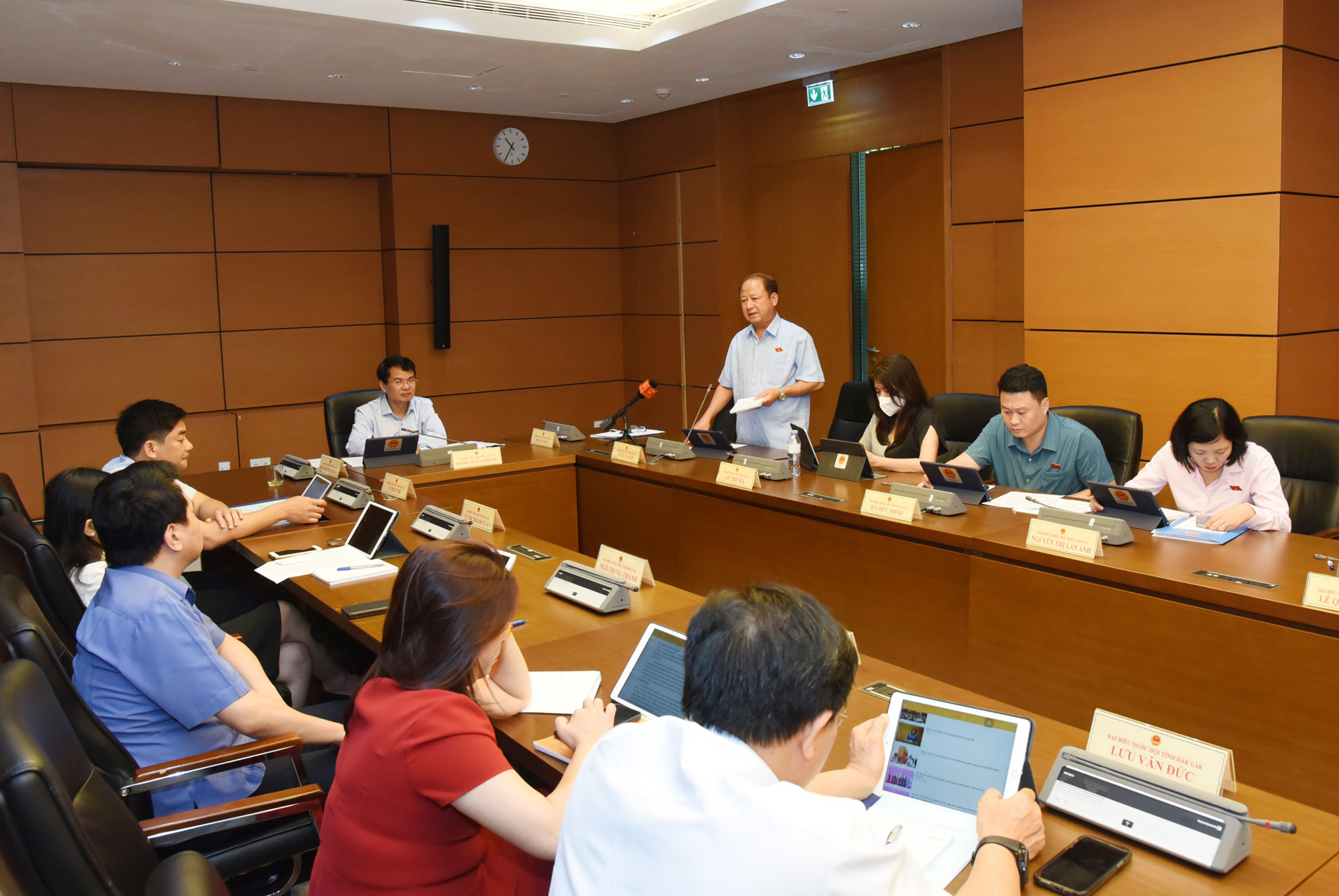 Đoàn Đại biểu Quốc hội tỉnh có nhiều đóng góp tích cực tại Kỳ họp thứ Ba, Quốc hội Khóa XV ảnh 4