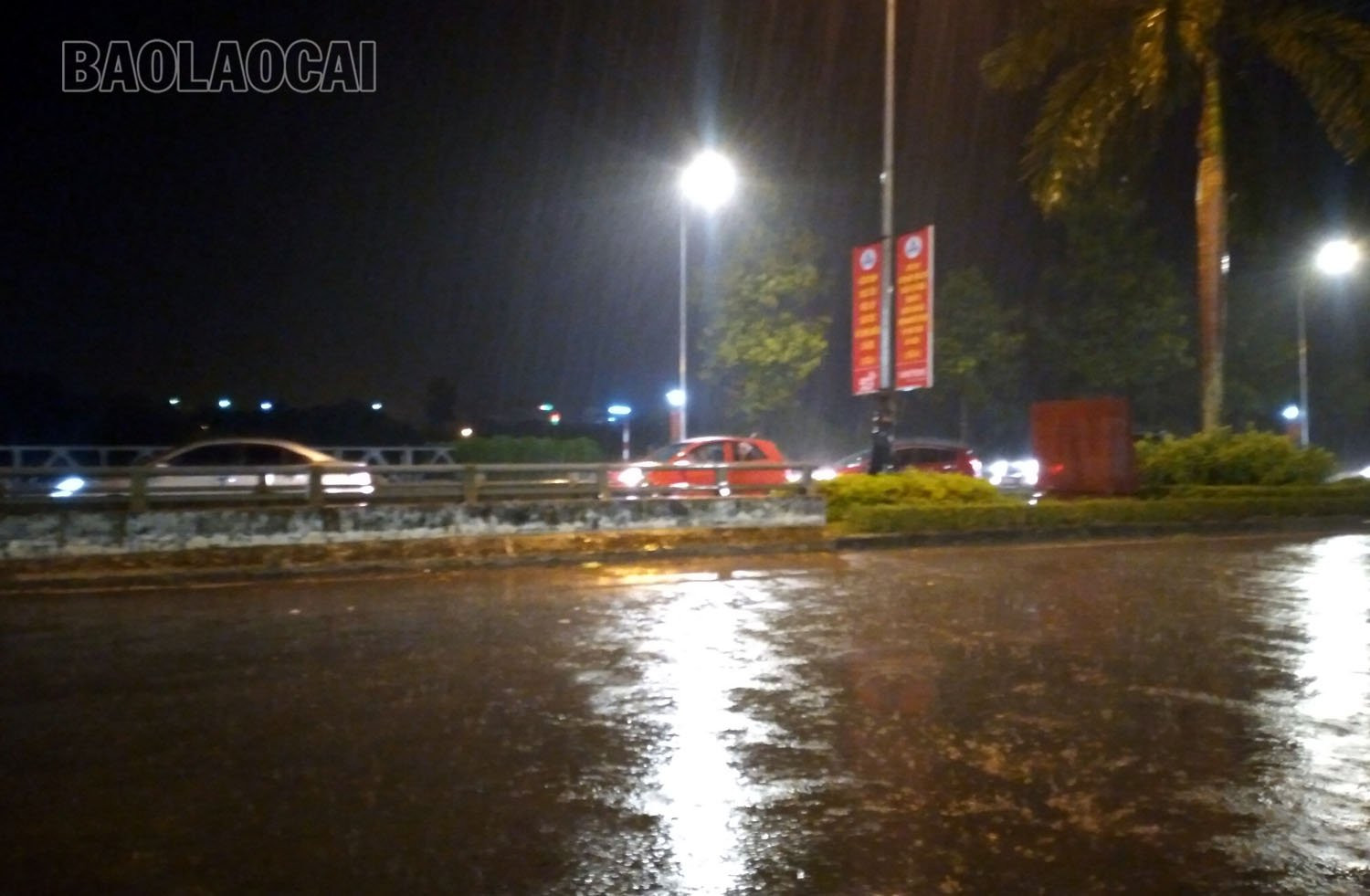 Mưa lớn, nhiều tuyến đường ở thành phố Lào Cai ngập sâu trong nước ảnh 14