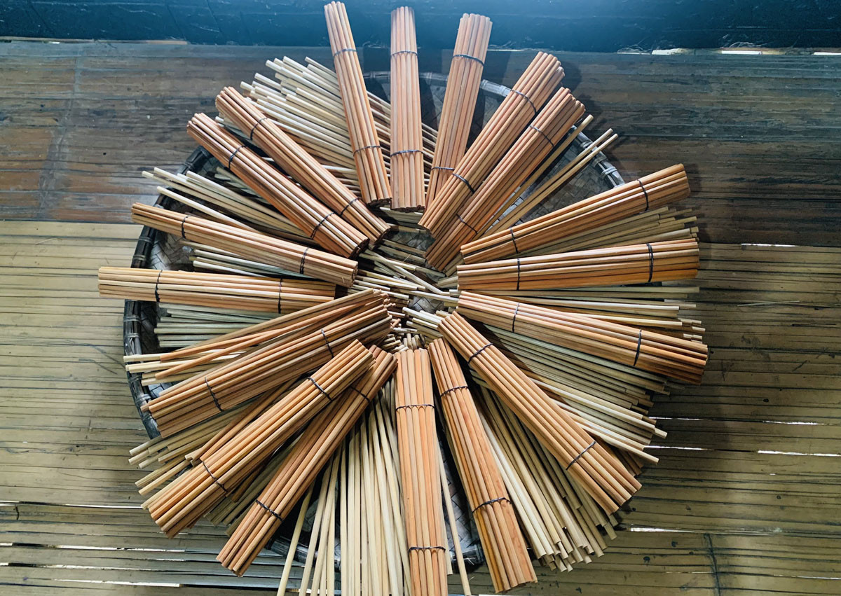 Đũa truyền thống phản ánh tập quán, văn hóa của người Tày. Đũa truyền thống phản ánh tập quán, văn hóa của người Tày.