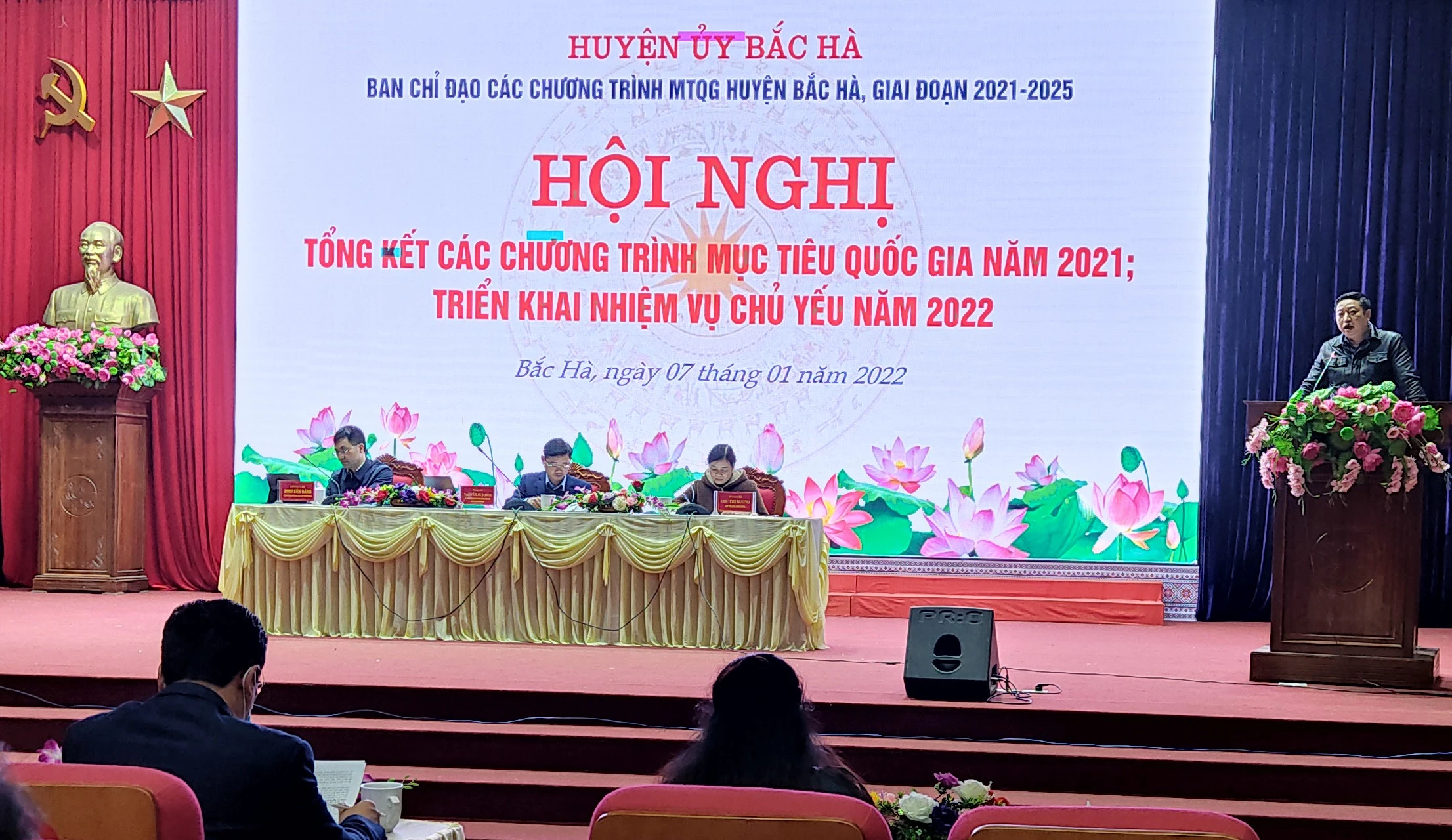 Đại biểu phát biểu thảo luận tại hội nghị.