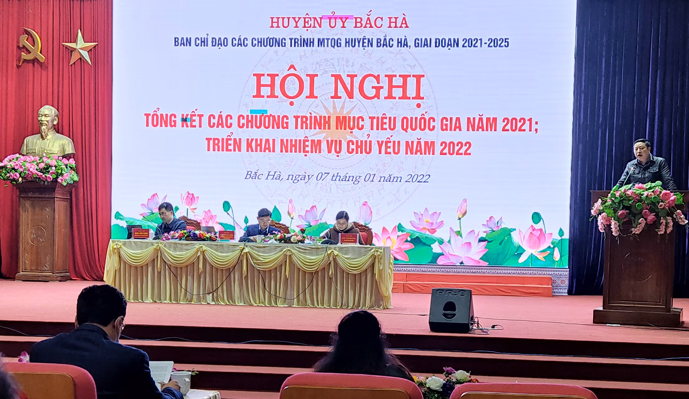 Đại biểu phát biểu thảo luận tại hội nghị.