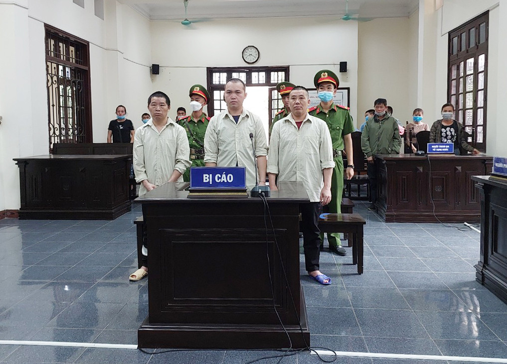 Các bị cáo Vàng Seo Quáng, Ma Sín Lữ và Vàng Seo Sẩu tại tòa.