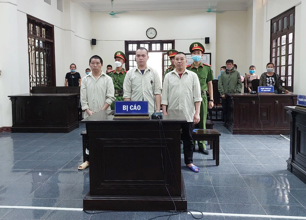 Các bị cáo Vàng Seo Quáng, Ma Sín Lữ và Vàng Seo Sẩu tại tòa.