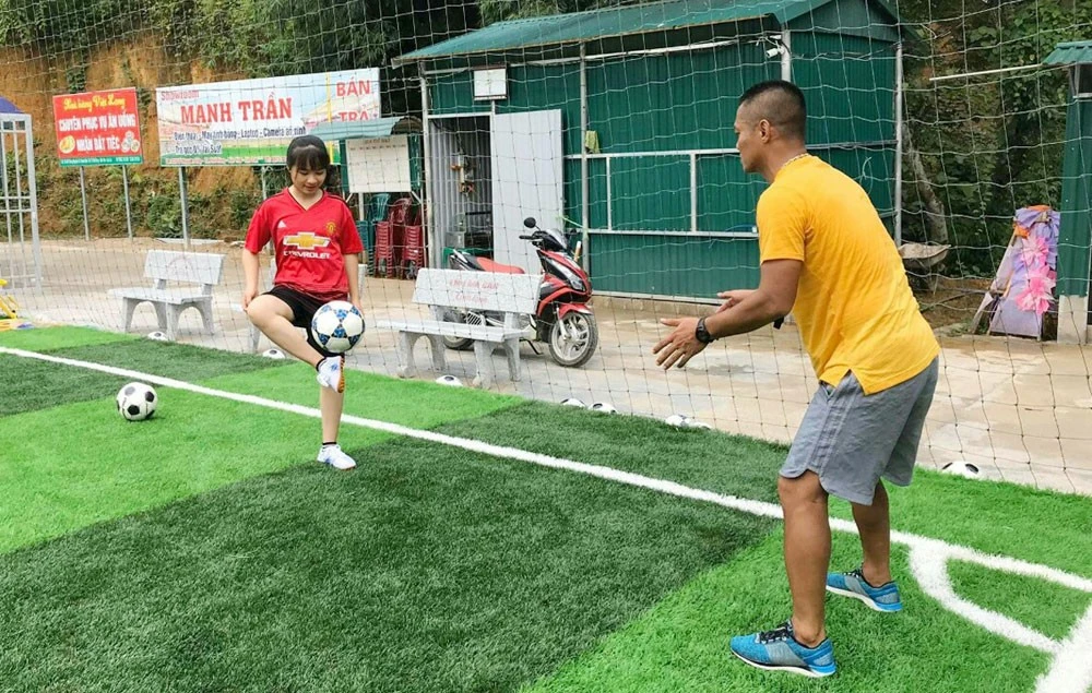 Người đưa bóng đá chuyên nghiệp đến giới trẻ Lào Cai ảnh 3