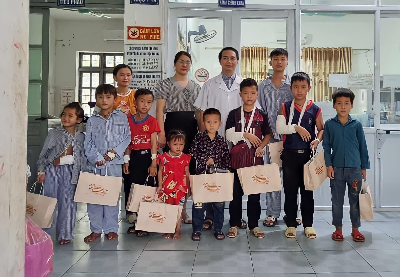 Mang niềm vui Tết Trung thu đến các bệnh nhi ảnh 6