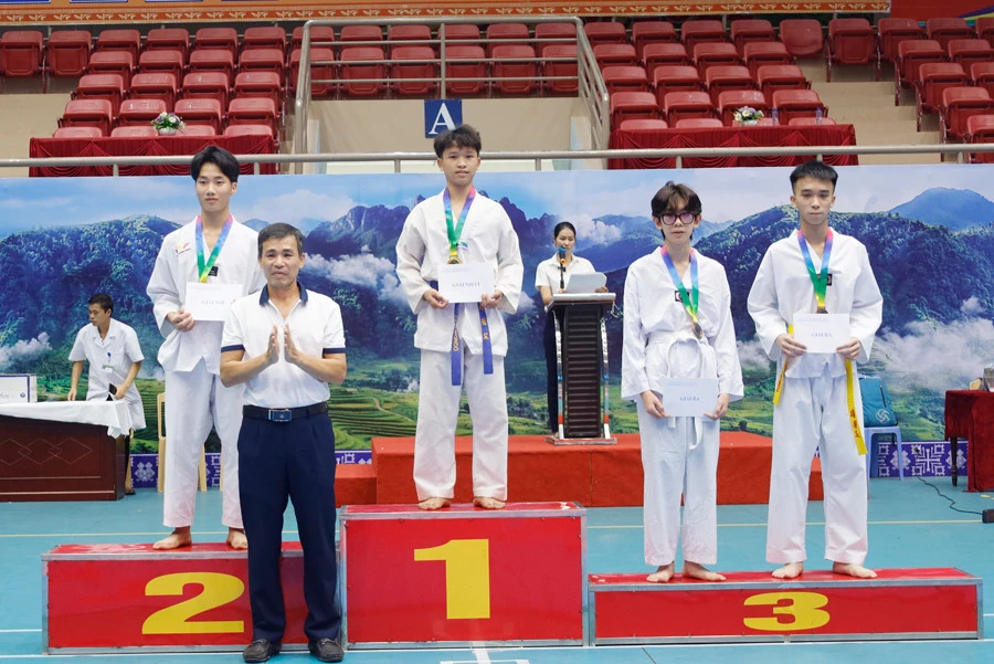 Bế mạc Giải Taekwondo các lứa tuổi trẻ tỉnh Lào Cai năm 2022 ảnh 9
