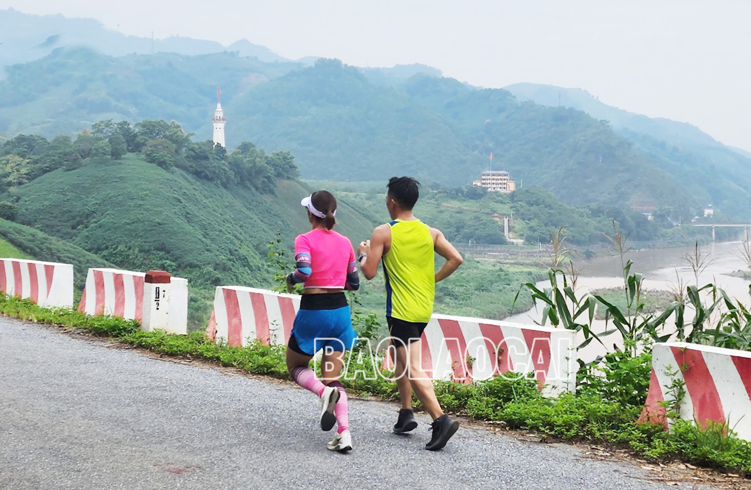 Bế mạc Giải chạy bán Marathon “Về thượng nguồn Lũng Pô - Nơi con sông Hồng chảy vào đất Việt” năm 2022 ảnh 1 Bế mạc Giải chạy bán Marathon “Về thượng nguồn Lũng Pô - Nơi con sông Hồng chảy vào đất Việt” năm 2022 ảnh 1