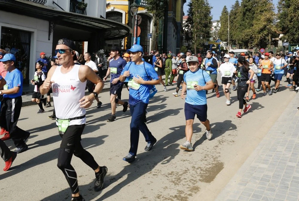 Giải Việt dã vượt núi Việt Nam 2020 tại Sa Pa thu hút nhiều vận động viên nước ngoài.