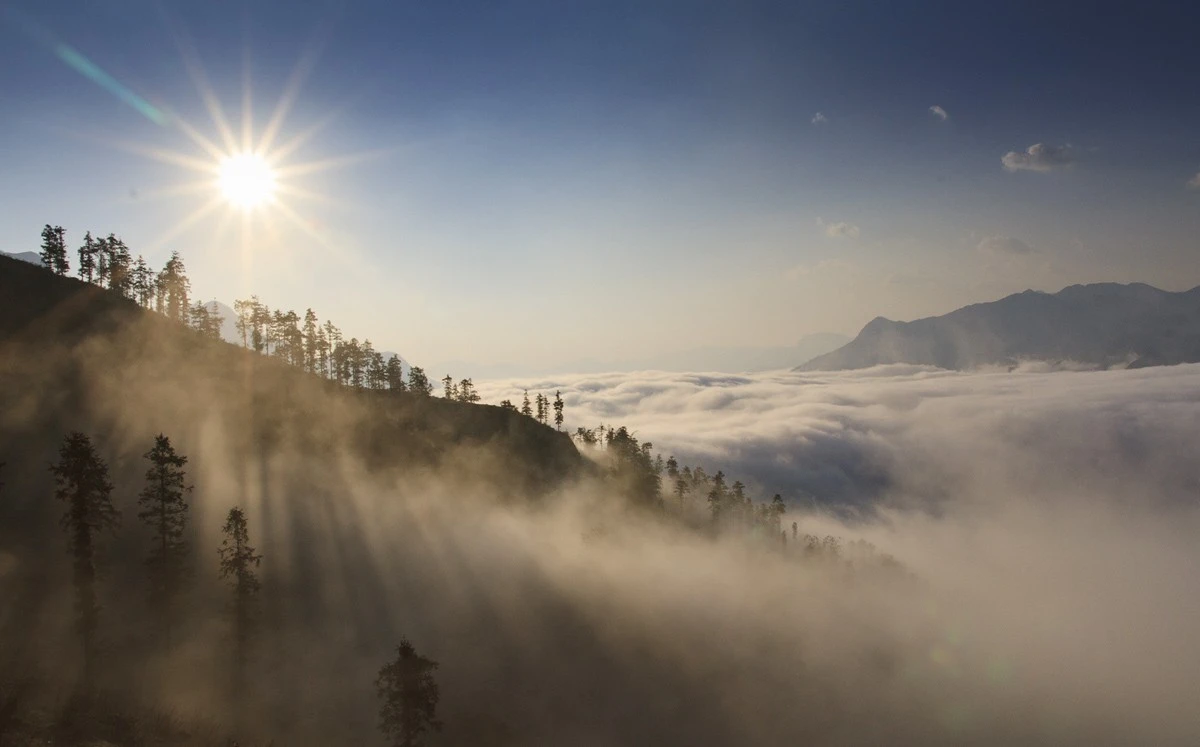 Bay lên “nóc nhà Ðông Dương” ảnh 1