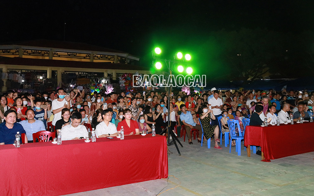 Các đại biểu dự chương trình.