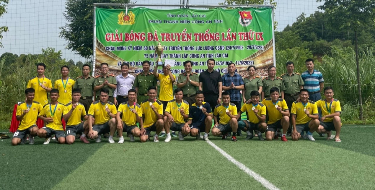 Đội Công an huyện Văn Bàn vô địch Giải bóng đá truyền thống Công an tỉnh ảnh 1