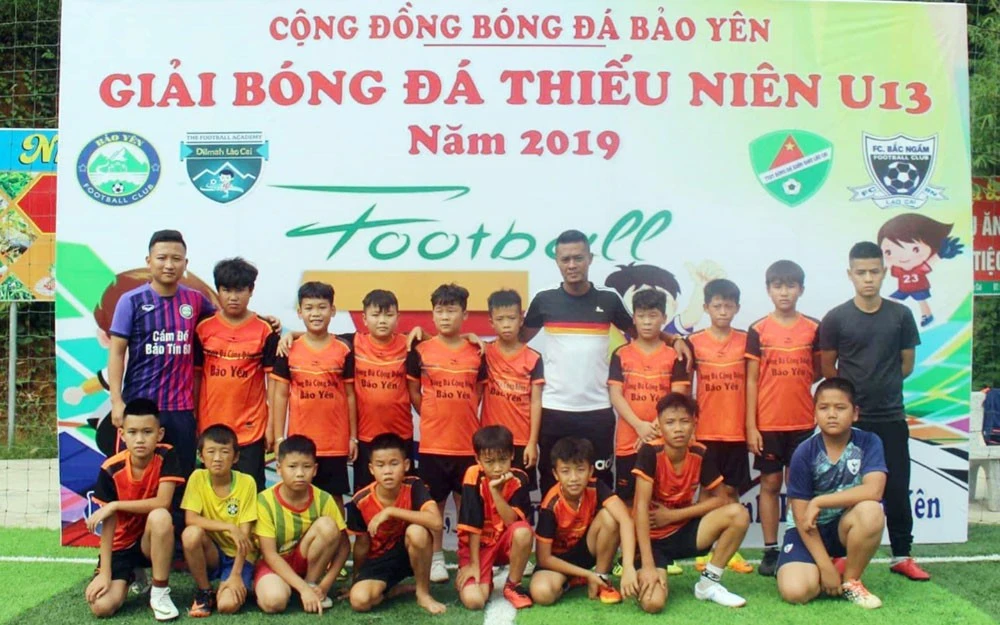 Người đưa bóng đá chuyên nghiệp đến giới trẻ Lào Cai ảnh 1