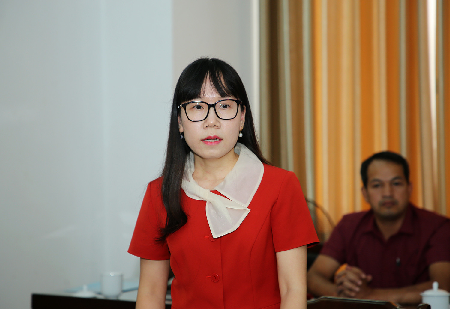 Các đại biểu phát biểu ý kiến tại buổi làm việc với Báo Lào Cai.