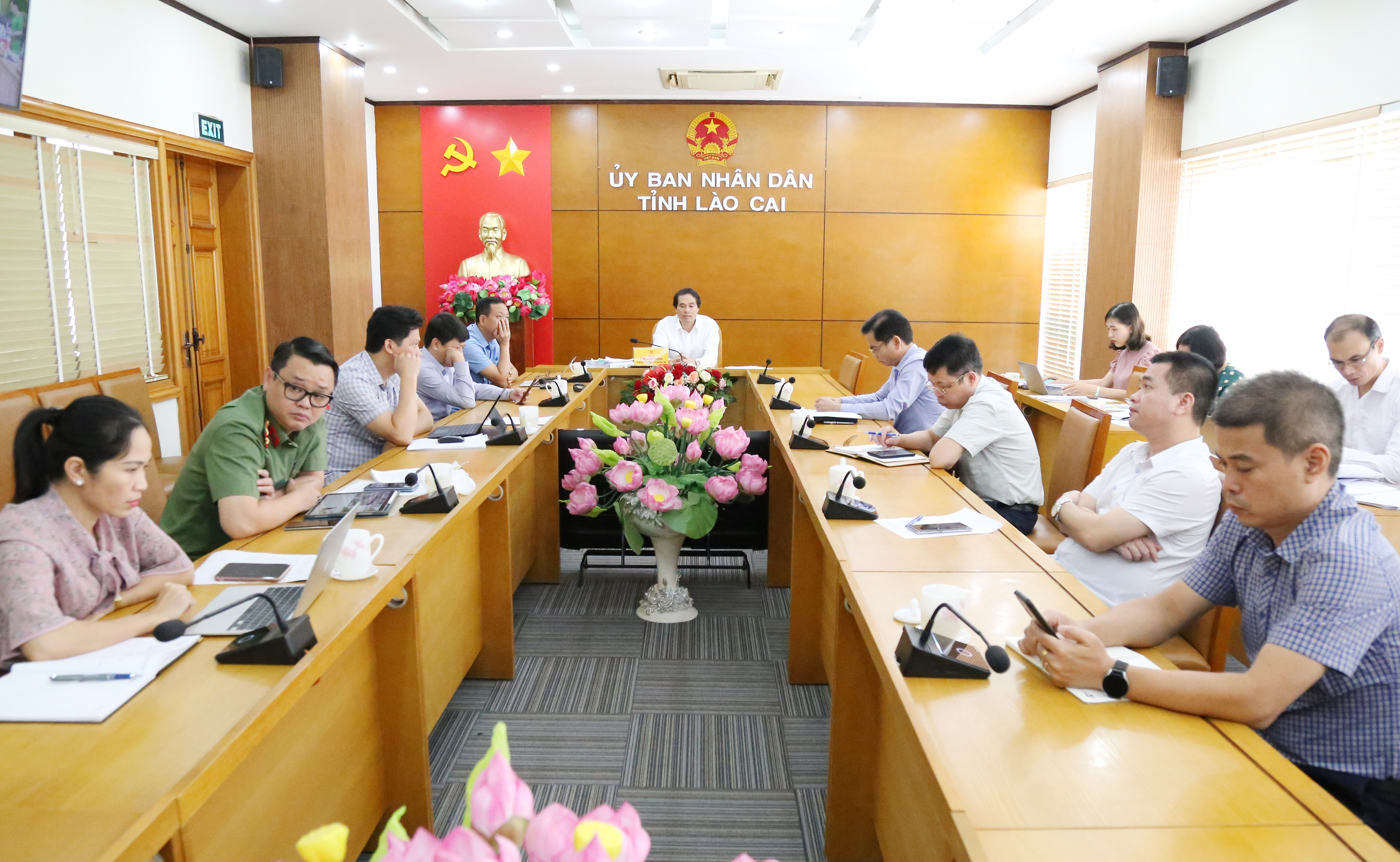 Đẩy mạnh cải cách hành chính để phục vụ người dân, doanh nghiệp ảnh 2 Đẩy mạnh cải cách hành chính để phục vụ người dân, doanh nghiệp ảnh 2