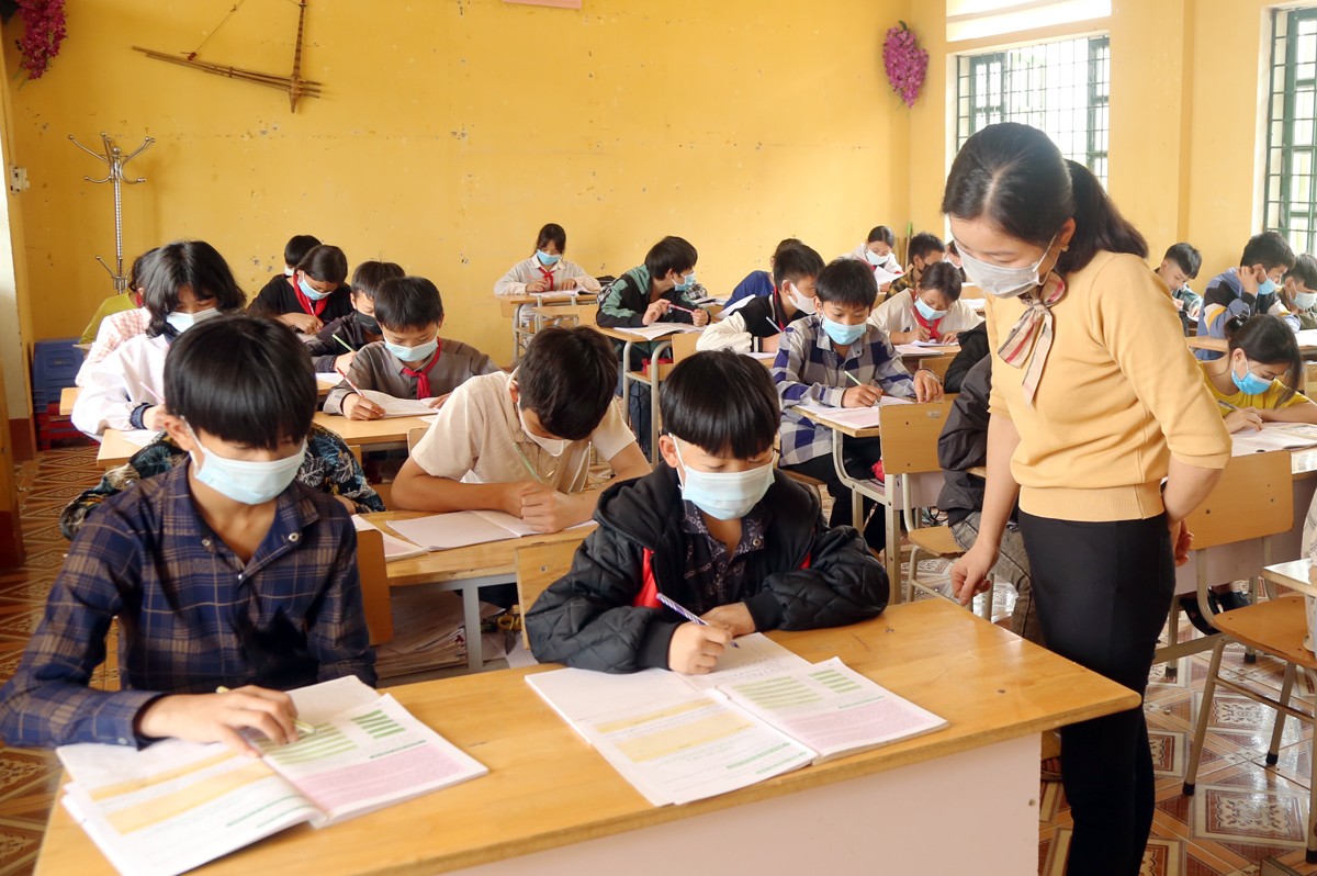 Trường PTDT bán trú THCS Thanh Bình (Mường Khương) còn 75% học sinh chưa tham gia BHYT.