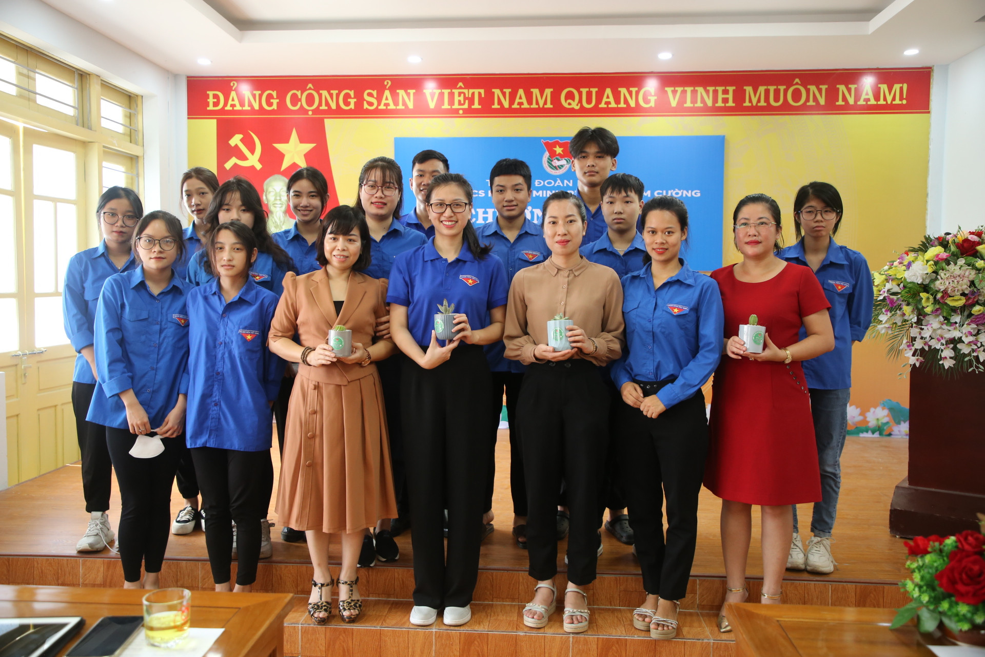 Đoàn Thanh niên phường Nam Cường tổ chức chương trình "Đổi giấy lấy cây xanh" ảnh 4