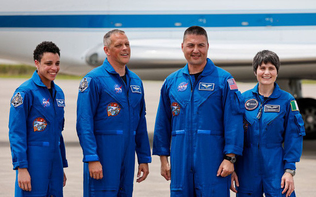 Nhóm phi hành gia chụp ảnh trước khi lên ISS làm nhiệm vụ. Sáng 15/10 họ đã trở về an toàn.