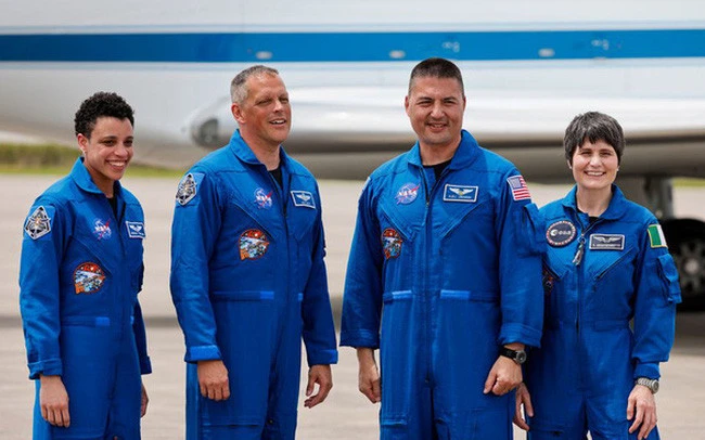 Nhóm phi hành gia chụp ảnh trước khi lên ISS làm nhiệm vụ. Sáng 15/10 họ đã trở về an toàn.