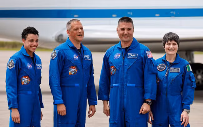 Nhóm phi hành gia chụp ảnh trước khi lên ISS làm nhiệm vụ. Sáng 15/10 họ đã trở về an toàn.