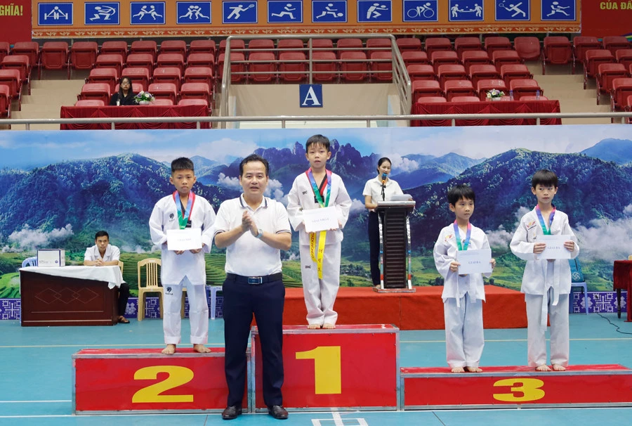 Bế mạc Giải Taekwondo các lứa tuổi trẻ tỉnh Lào Cai năm 2022 ảnh 8