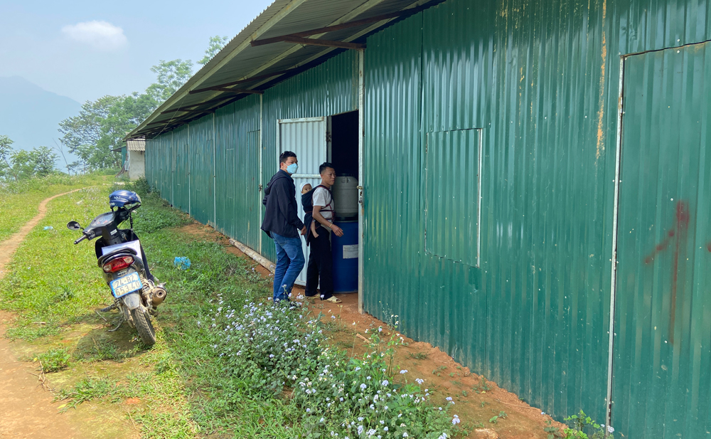 Khu lán lánh nạn của 25 hộ dân thôn Suối Chải. Khu lán lánh nạn của 25 hộ dân thôn Suối Chải.