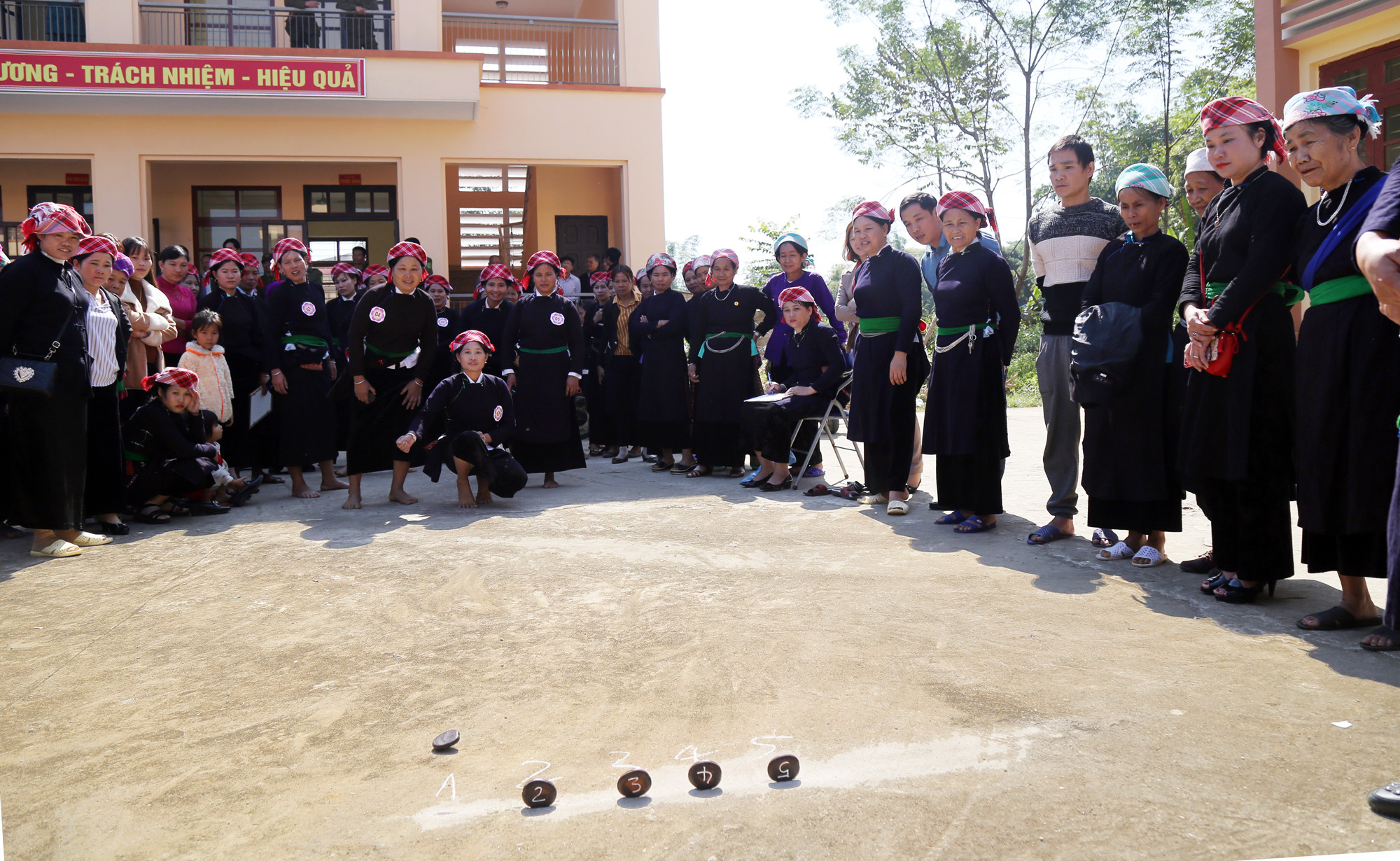 Văn Bàn đổi mới công tác dân vận trong xây dựng nông thôn mới ảnh 1