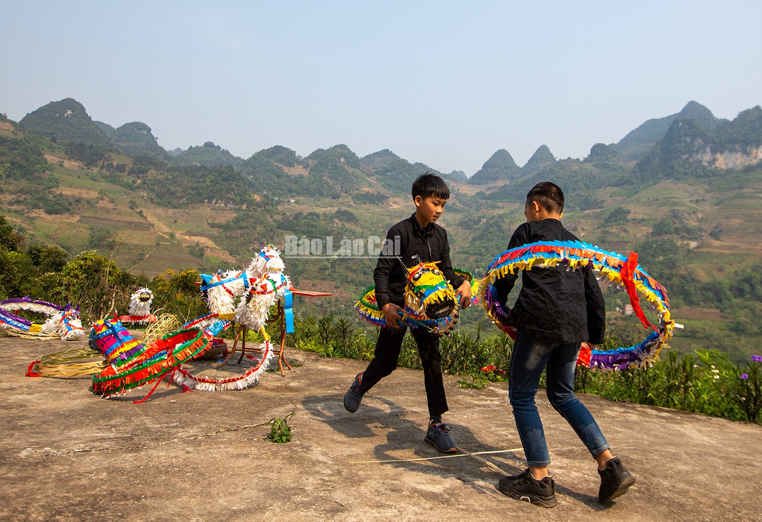 Độc đáo điệu múa ngựa giấy của người Nùng Dín ảnh 9