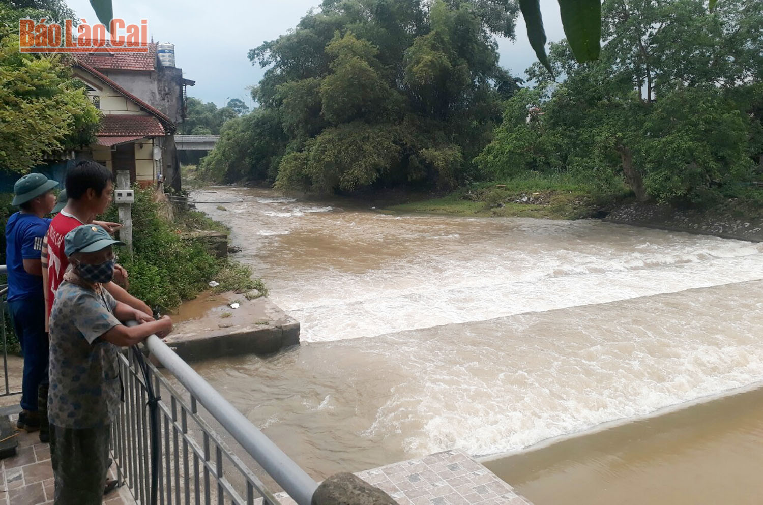 Tập trung tìm kiếm một công nhân nghi bị lũ cuốn mất tích ảnh 2
