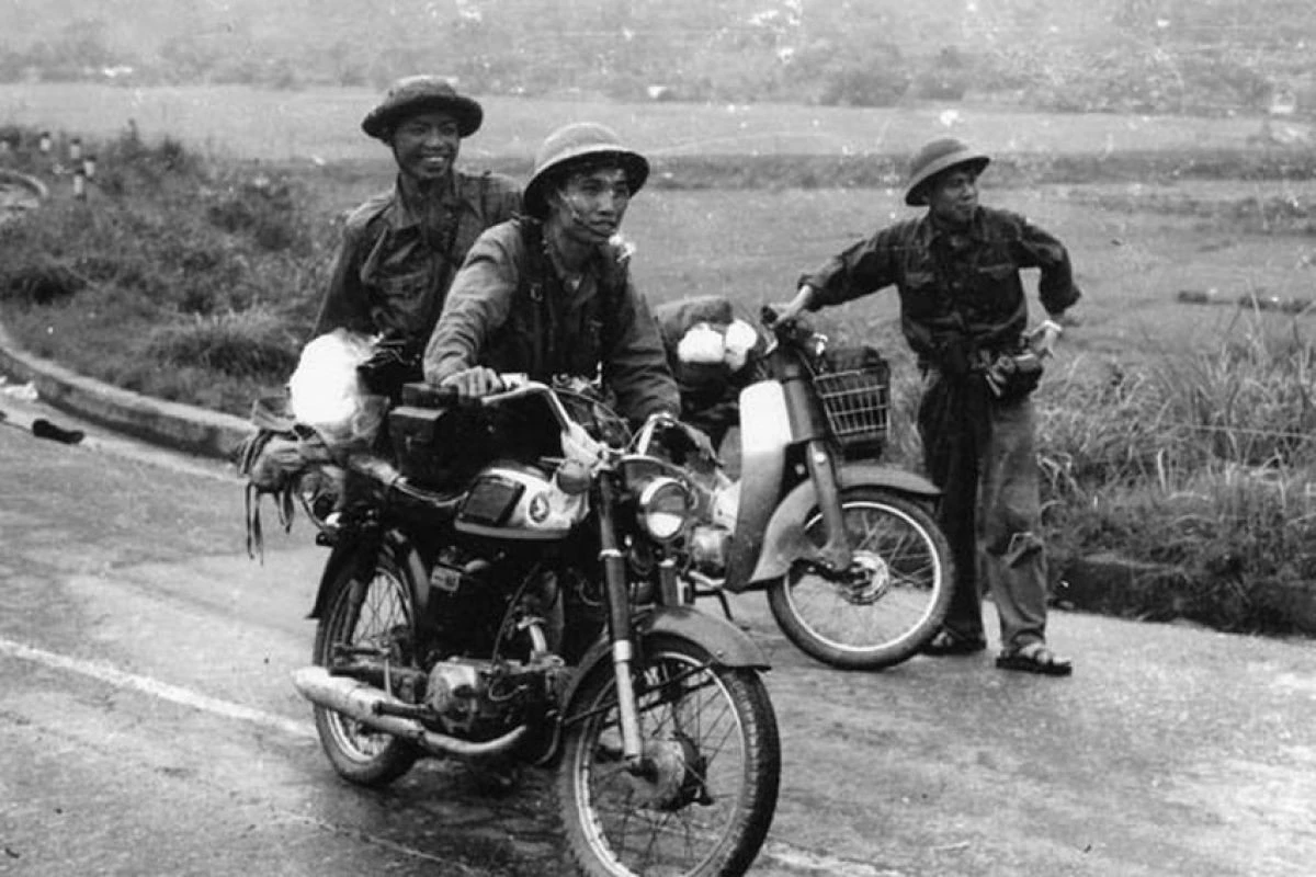 Không để ngòi bút bị cám dỗ bởi vật chất cũng là chiến đấu, là hy sinh ảnh 2 Không để ngòi bút bị cám dỗ bởi vật chất cũng là chiến đấu, là hy sinh ảnh 2