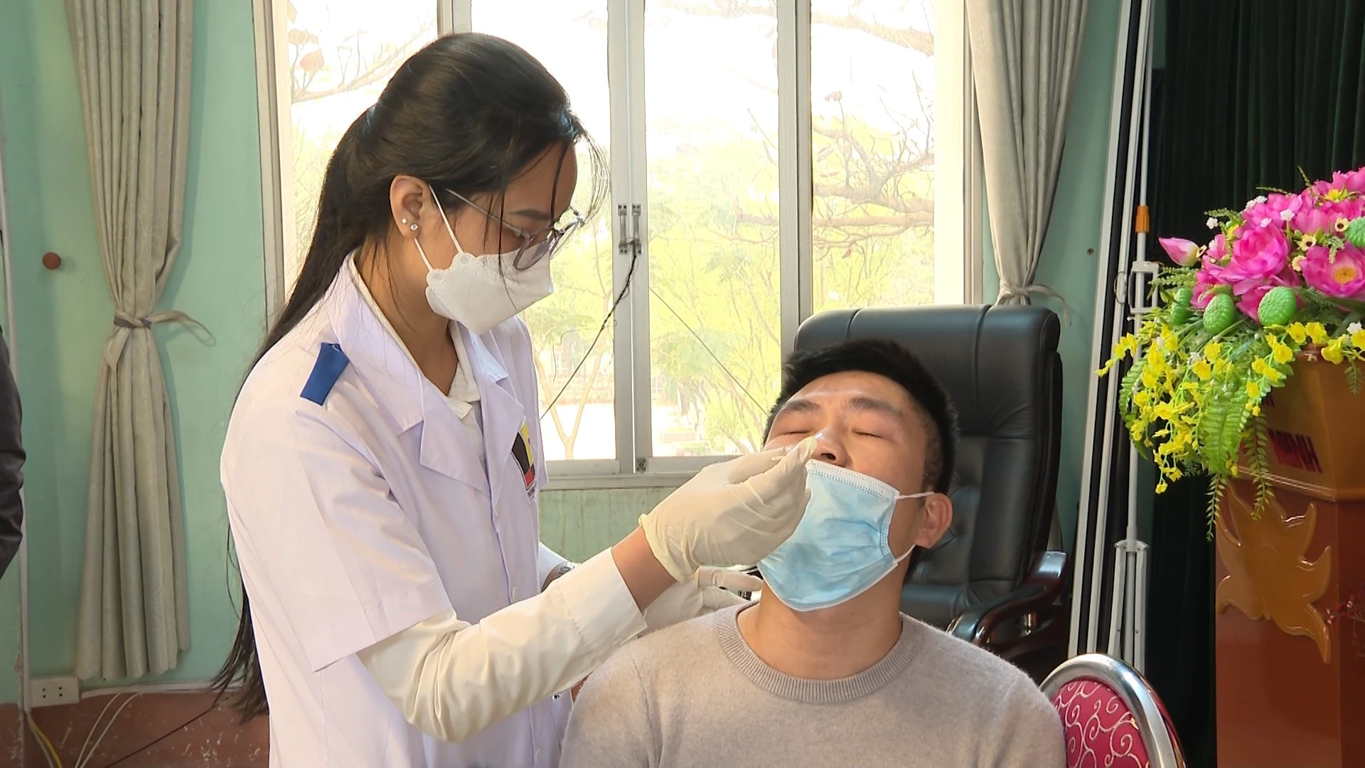 Cống hiến sức trẻ, nêu cao tinh thần y đức, y thuật đẩy lùi dịch Covid-19 ảnh 3