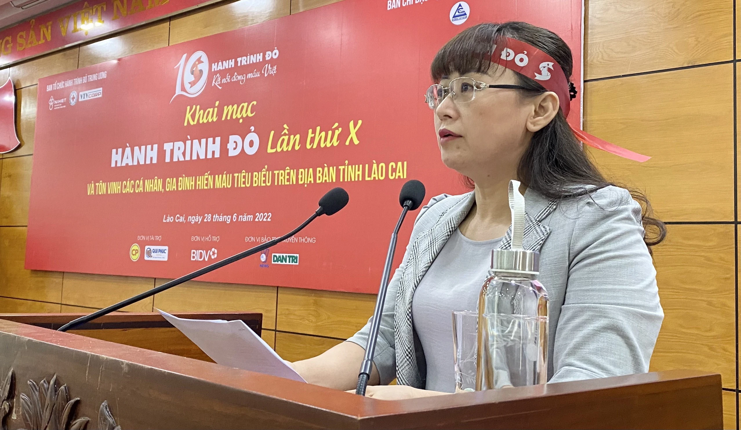 Đồng chí Giàng Thị Dung, Phó Chủ tịch UBND tỉnh, Trưởng Ban Chỉ đạo vận động hiến máu tình nguyện tỉnh kêu gọi các cấp các, ngành, tập thể, cá nhân trên địa bàn tỉnh tích cực tham gia, hưởng ứng phong trào hiến máu tình nguyện. Đồng chí Giàng Thị Dung, Phó Chủ tịch UBND tỉnh, Trưởng Ban Chỉ đạo vận động hiến máu tình nguyện tỉnh kêu gọi các cấp các, ngành, tập thể, cá nhân trên địa bàn tỉnh tích cực tham gia, hưởng ứng phong trào hiến máu tình nguyện.