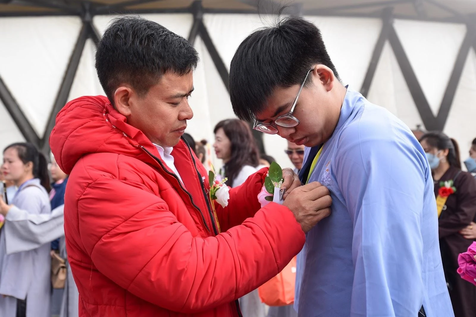 Mùa Vu Lan báo hiếu, phật tử tìm về đỉnh thiêng Fansipan bái Phật, cầu bình an tới đấng sinh thành ảnh 3