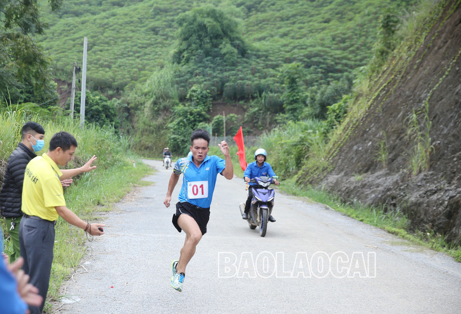 Bế mạc Giải chạy bán Marathon “Về thượng nguồn Lũng Pô - Nơi con sông Hồng chảy vào đất Việt” năm 2022 ảnh 6 Bế mạc Giải chạy bán Marathon “Về thượng nguồn Lũng Pô - Nơi con sông Hồng chảy vào đất Việt” năm 2022 ảnh 6