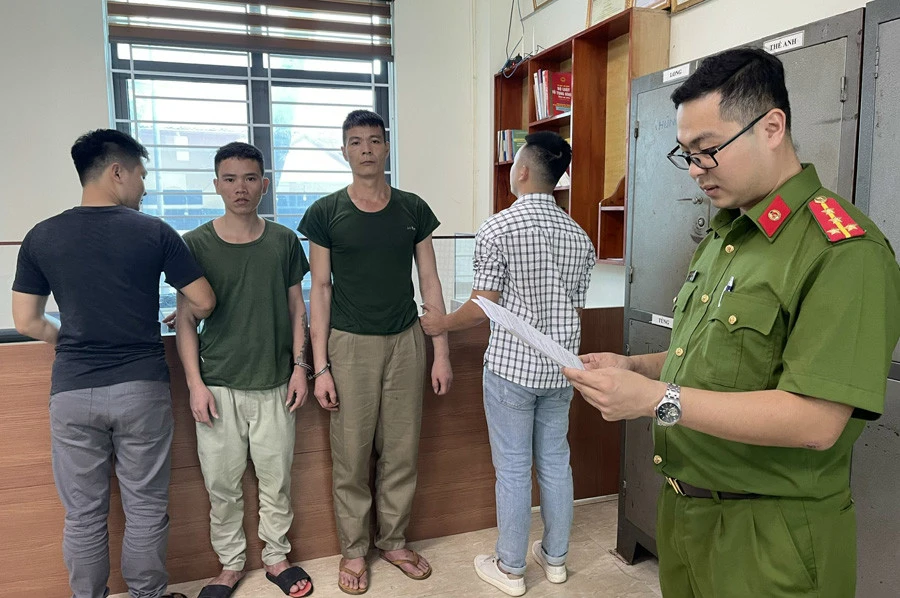 Cơ quan Cảnh sát điều tra thi hành lệnh bắt bị can để tạm giam.